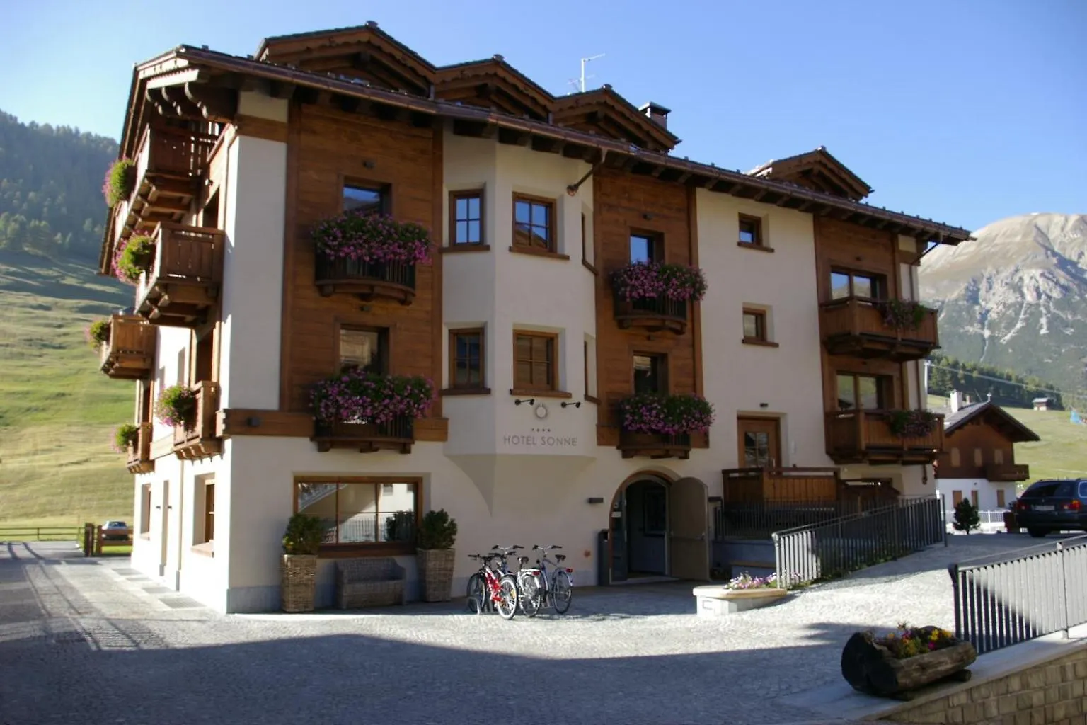 Eco & Wellness Boutique Hotel Sonne Livigno 4*,  Włochy